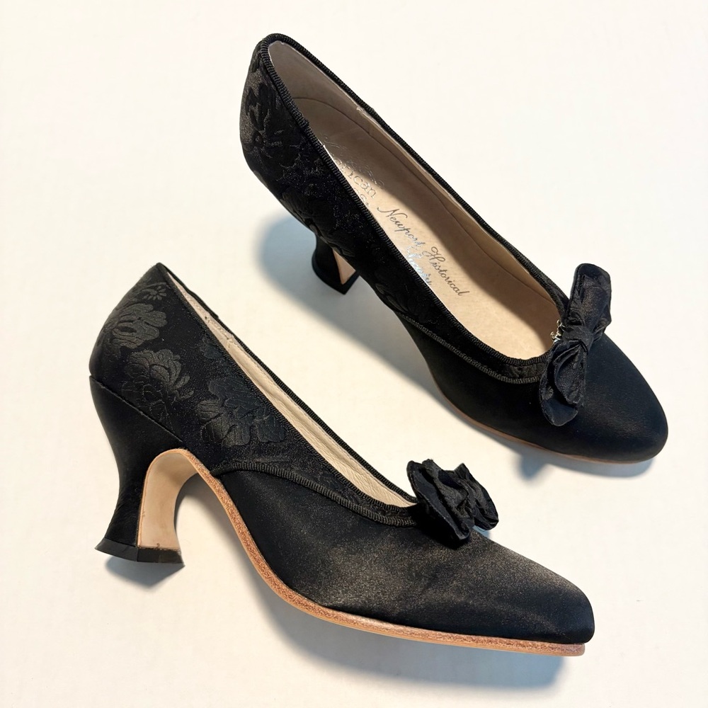 American Duchess Seabury Heels Rare Newport Historical Society Size 7